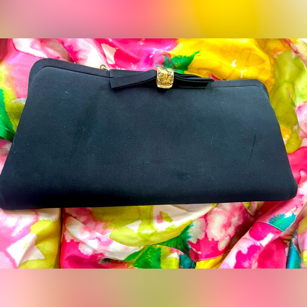 Admiral Vintage 💛🖤 Black Clutch Hinged Gold Bow Clasp Purse Gold Hidden Chain